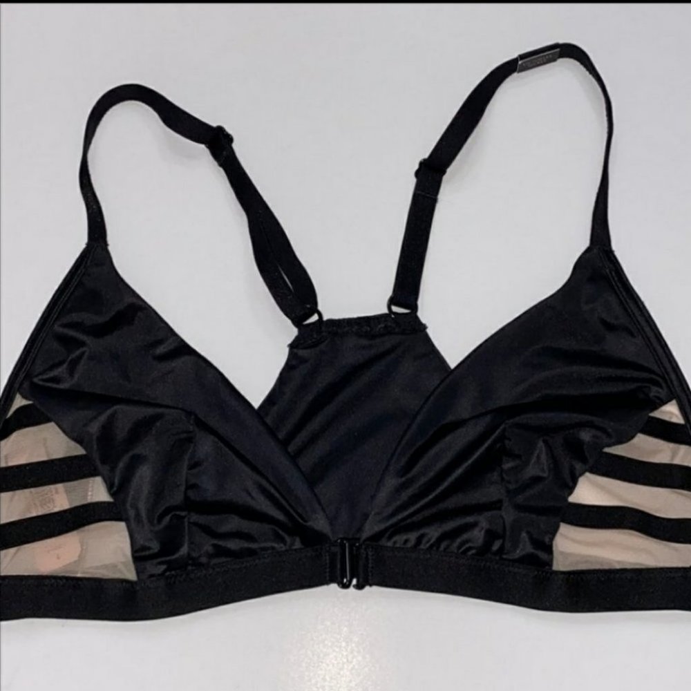 VS silky triangle bra Small NWT